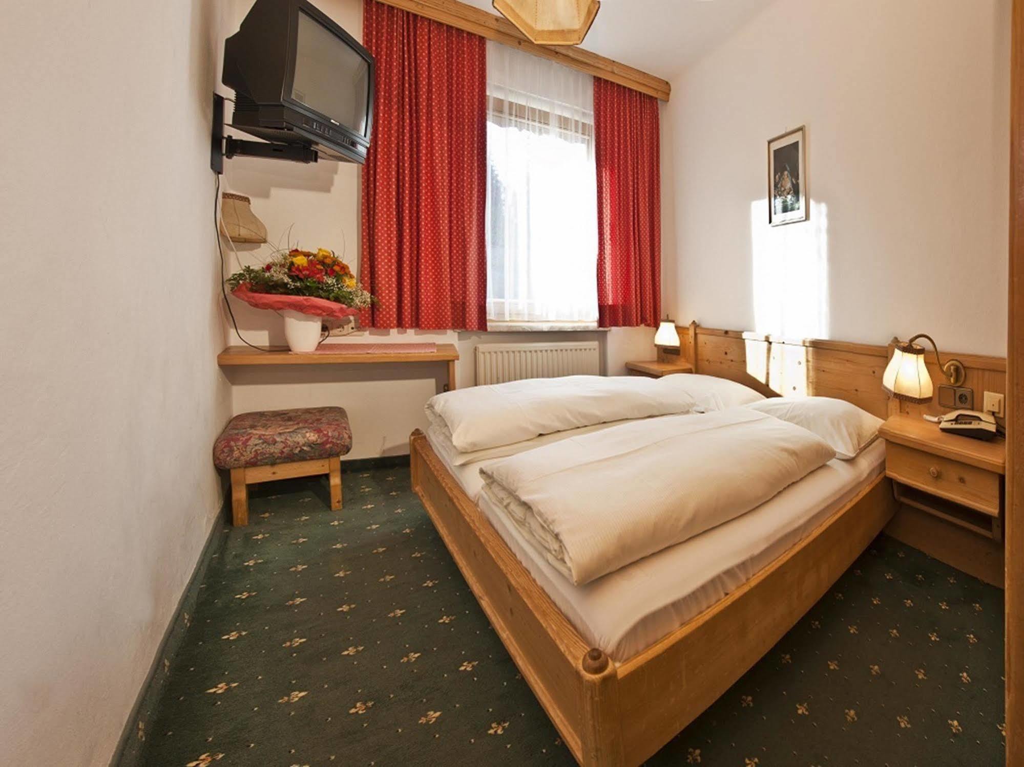 Batzenhaeusl Hotel Seefeld in Tirol Exterior photo