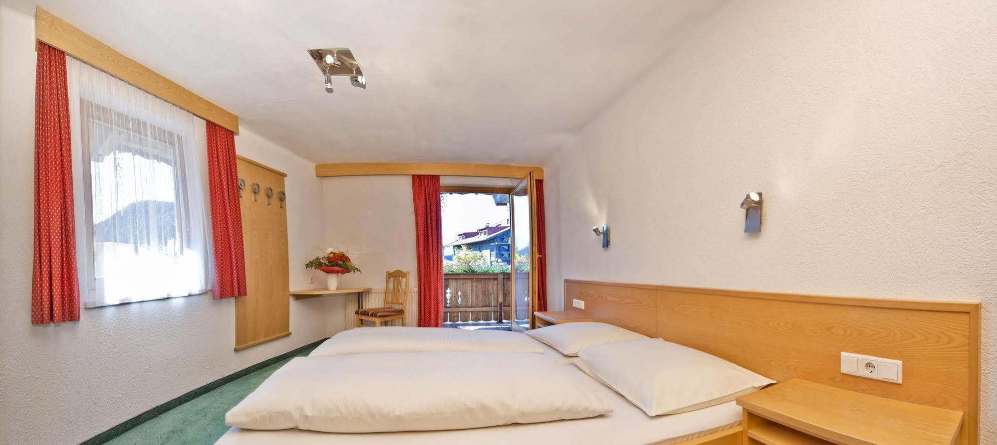 Batzenhaeusl Hotel Seefeld in Tirol Exterior photo